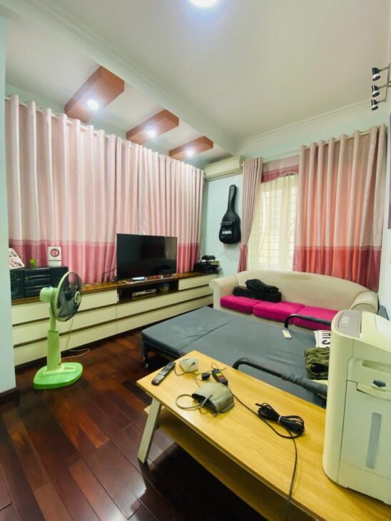 Bán nhà Lô Góc, Ôtô tránh Đường Cầu Giấy 38/42m, 5Tầng, MT 4.6m 18 Tỷ, Ngõ thông