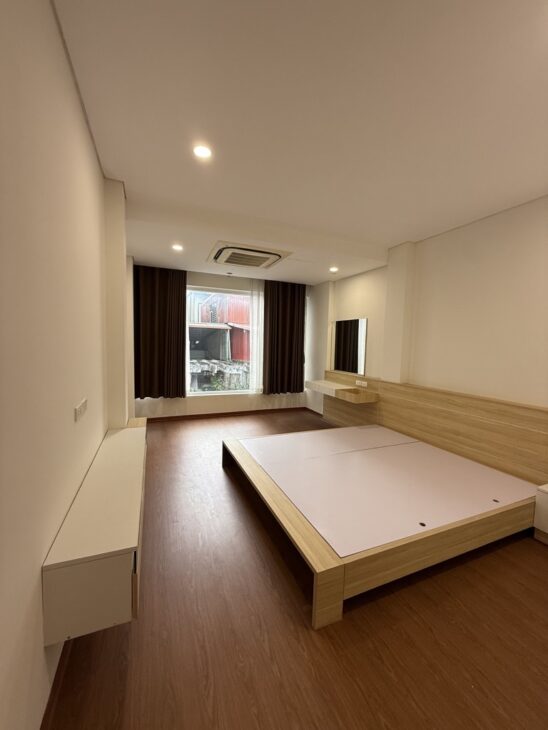 Bán nhà Láng Hạ, Ba Đình, ngõ thông ô tô tránh, 65m2, 5 tầng, chỉ 24 tỷ