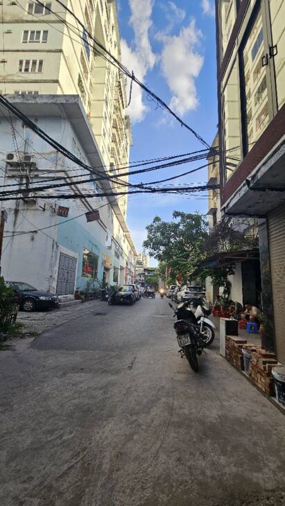 Bán nhà 5 tầng, ngõ phố Lạc Trung, 44m2, 9tỷ. HOT!