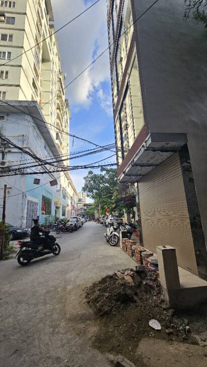 Bán nhà 5 tầng, ngõ phố Lạc Trung, 44m2, 9tỷ. HOT!