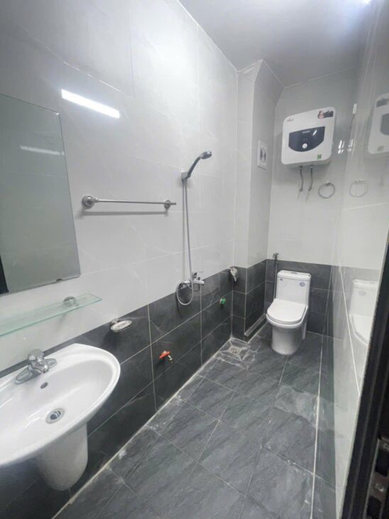 NHÀ MỚI KINH KONG ĐỊNH CÔNG -HOÀNG MAI – THOÁNG ĐẸP – NỞ HẬU – THANG MÁY – DT 40M – 6TẦNG -GIÁ CHÀO