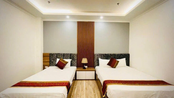 Bán khách sạn 3 sao quận Cầu Giấy, View Hồ, 155m2, 9 tầng, 71 tỷ
