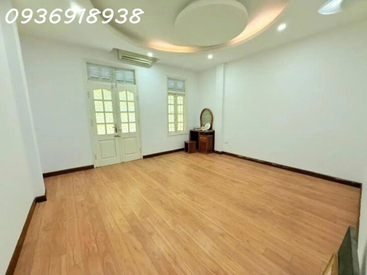 Chỉ 19 tỷ-gara ô tô-phân lô VIP nhất Hoàng Quốc Việt, Cầu Giấy, HN