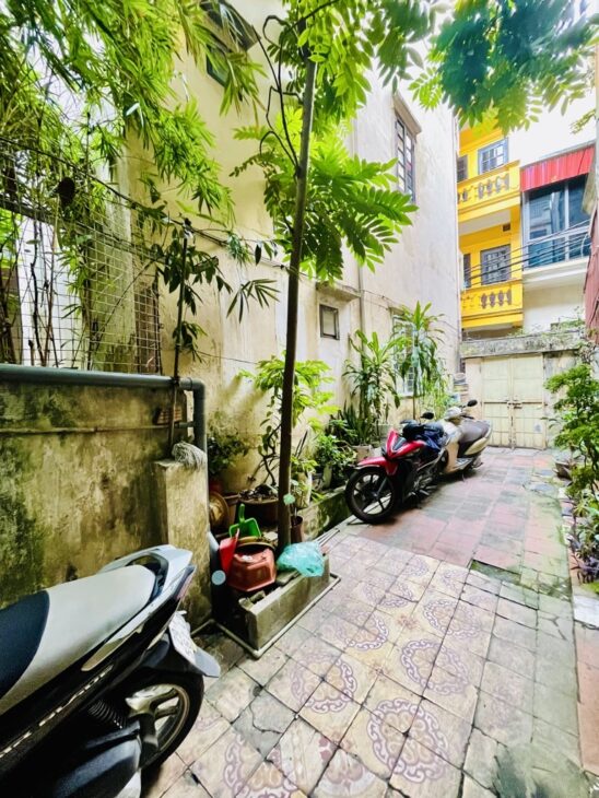 Bán nhà Đội Cấn, Ba Đình, ngõ thông, 61m2, Mt 5.7m, chỉ 10.35 tỷ
