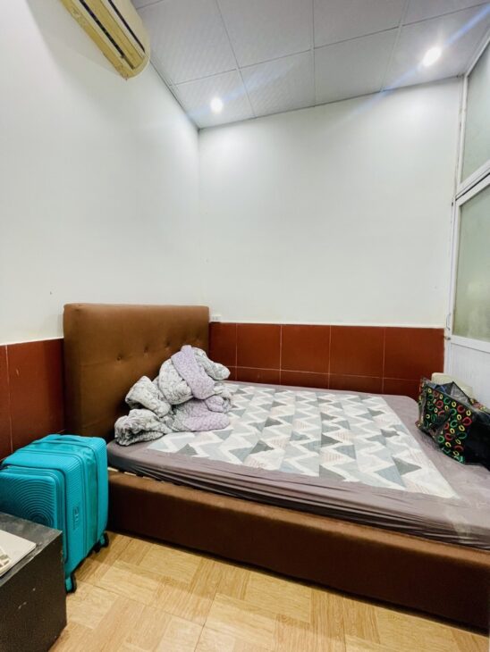 Bán nhà Đội Cấn, Ba Đình, ngõ thông, 61m2, Mt 5.7m, chỉ 10.35 tỷ