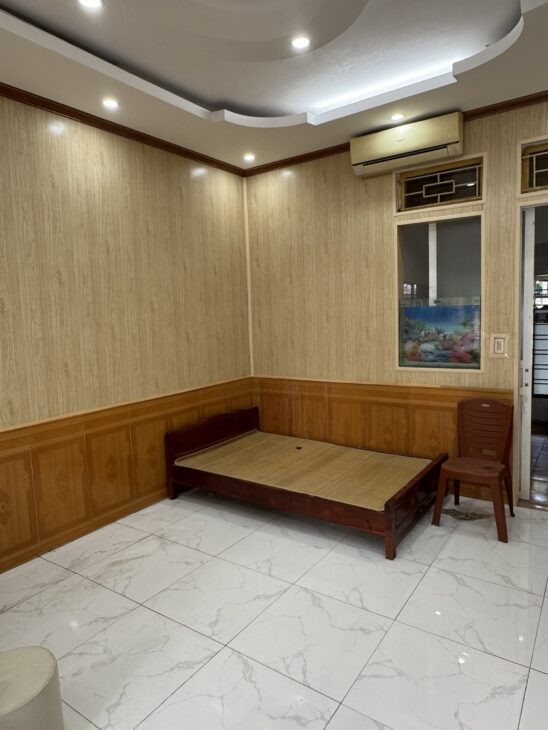 Chính chủ bán nhà tập thể 42m tầng 1 đường Trần Bình Trọng,cạnh bến xe TP 0917799880