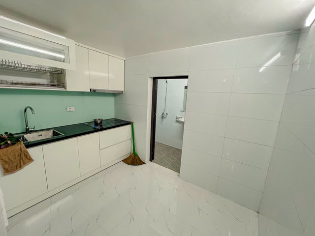 Tập thể tầng 1 – Ngõ 106 Chùa Láng Sổ 16m – sử dụng 30m.