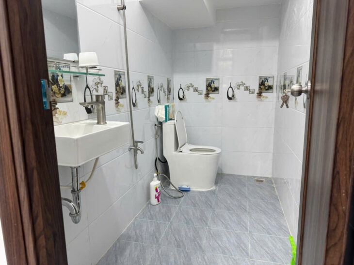 CHO THUÊ NHÀ NGUYÊN CĂN MẶT TIỀN PHÙ HỢP LÀM VĂN PHÒNG,SPA,CỬA HÀNG SỬA ĐT