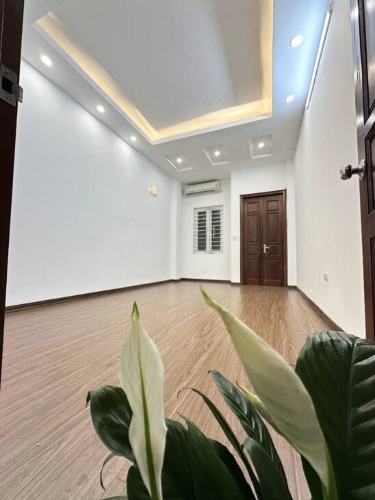 Cho thuê nhà mặt phố Ngô Thì Nhậm, 3 tầng x 45m2, lô góc đẹp, giá chỉ 15 triệu