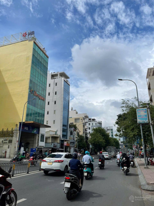 Bán gấp tòa nhà mặt tiền 86 Lê Văn Duyệt, Quận Bình Thạnh. Hầm, 8 tầng. Ngân hàng thuê 380tr/th