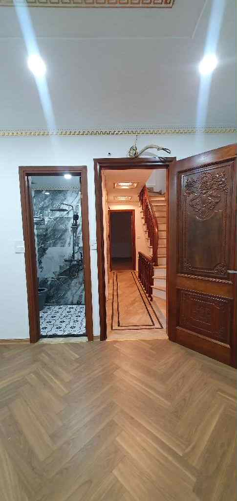 nhà đẹp mặt phố Long Biên, 72m x 7 tầng, thang máy, gara, kinh doanh, full nội thất cơ bản