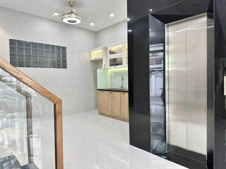 Bán nhà 7 Tầng Có Thang Máy, Gara Ô Tô Tại Ngọc Thụy