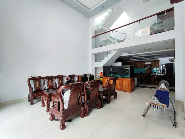 SIÊU HIẾM 12×18 – CHỈ 24 TỶ – 5 ÔTÔ NGỦ TRONG NHÀ