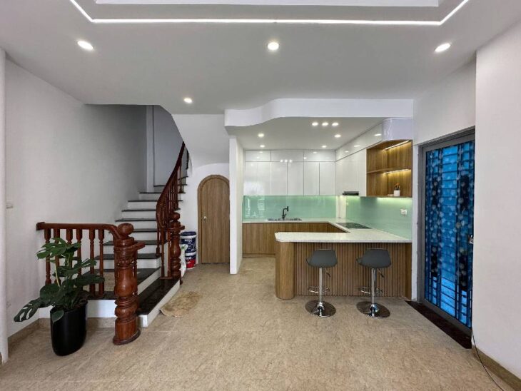 NHÀ MỚI – LÔ GÓC- Ô TÔ TẢI ĐỖ CỬA- Ô TÔ VÀO NHÀ- SÁT MẶT HỒ PHONG THỦY