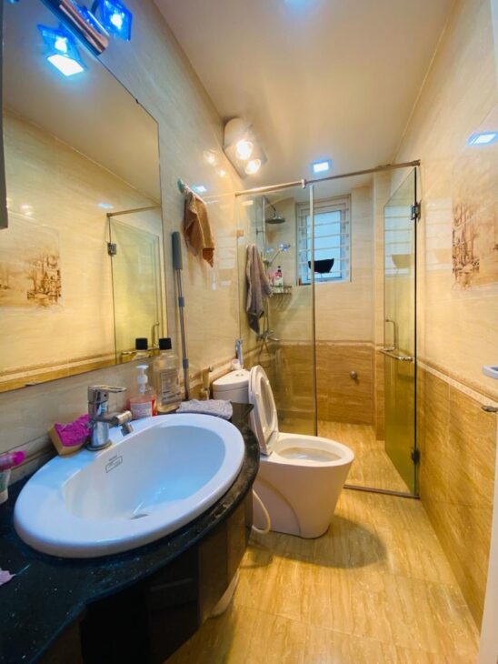 Bán nhà Lô Góc, Ôtô tránh Đường Cầu Giấy 38/42m, 5Tầng, MT 4.6m 18 Tỷ, Ngõ thông