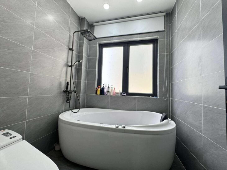 Bán nhà 50m² KDC Đào Tông Nguyên, giá 6.15 tỷ, giáp Quận 7, sổ hồng riêng