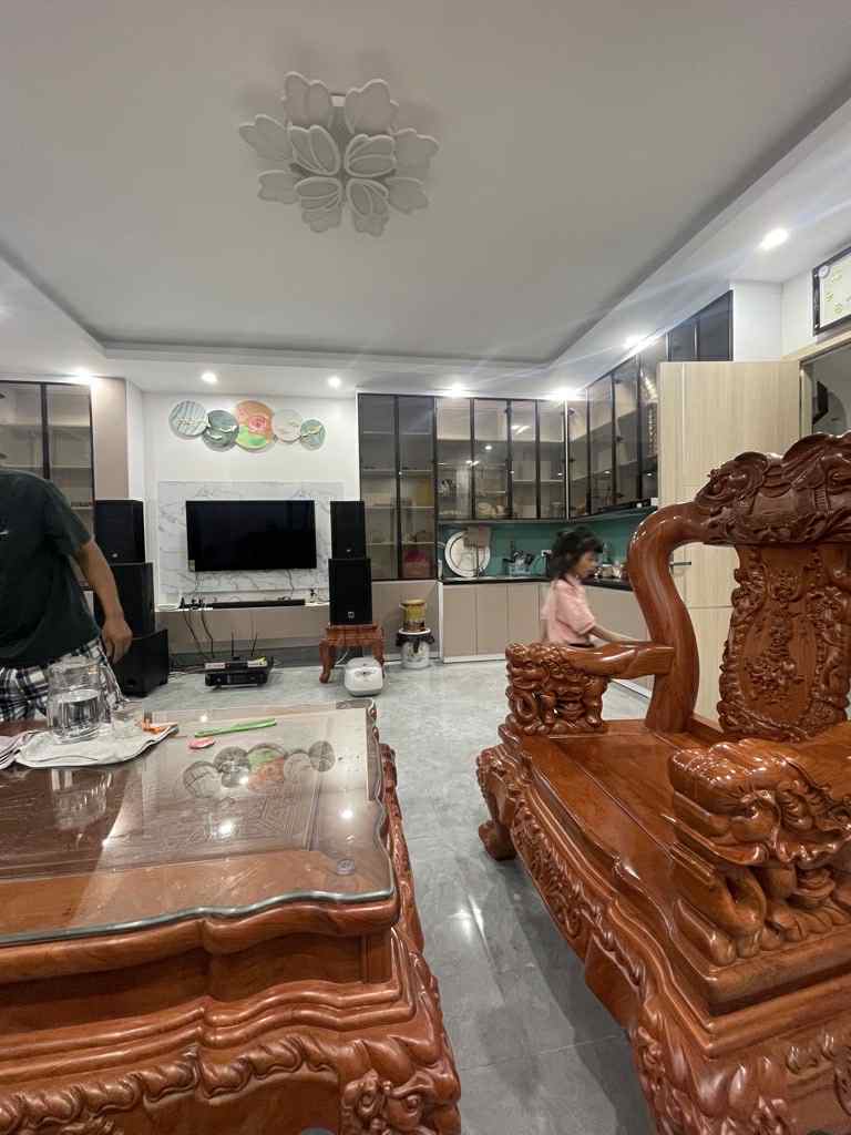 bán nhà Cổ Linh, 81m x 5 tầng, mặt tiền 5.2m, gara, thang máy, kinh doanh, nở hậu