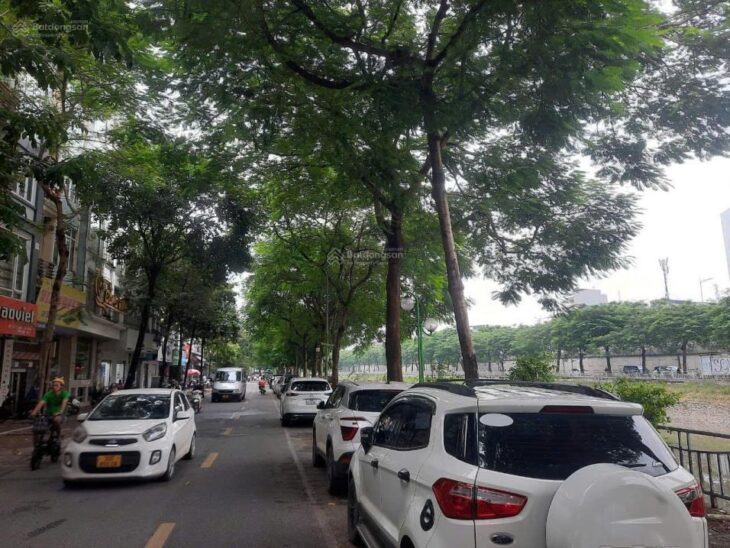 MẶT PHỐ NGUYỄN ĐÌNH HOÀN – KINH DOANH TẤP NẬP – VỈA HÈ– 2THOÁNG TRUÓC SAU 133M 35,2 TỶ