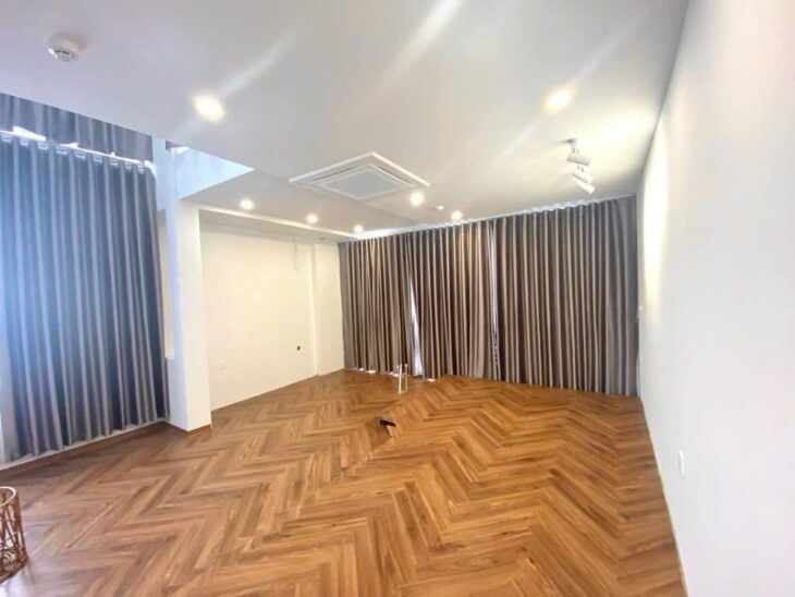 Bán nhà Lạc Long Quân lô góc oto thang máy gần phố 81m 7tầng 25,3 tỷ