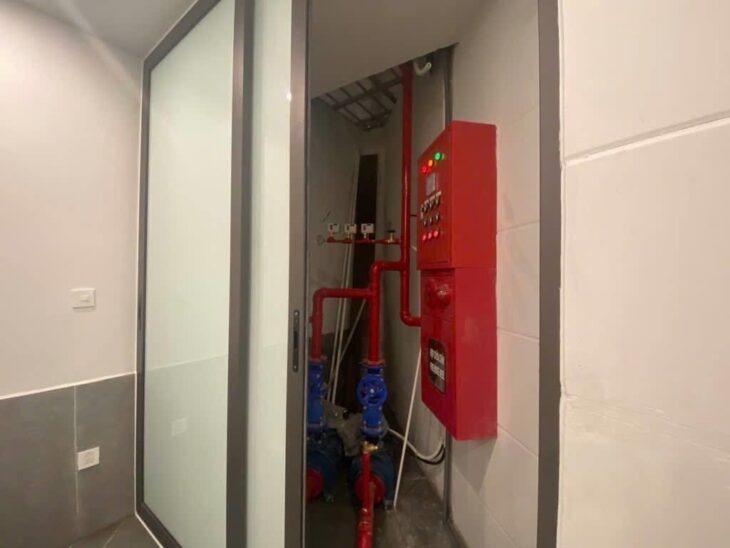 Bán nhà Lạc Long Quân lô góc oto thang máy gần phố 81m 7tầng 25,3 tỷ
