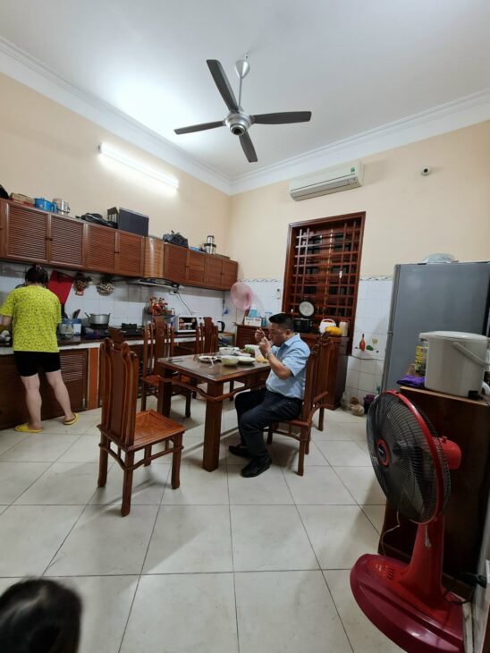 Bán biệt thự Trịnh Công Sơn otô đỗ cổng gần phố đi bộ 114m 24,3 tỷ