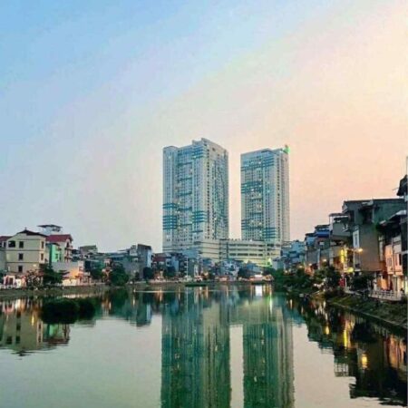 bán nhà mặt hồ Ngọc Lâm, 64m, mặt tiền 5.2m, ôtô đỗ cửa, gần đường Hồng Tiến kéo dài