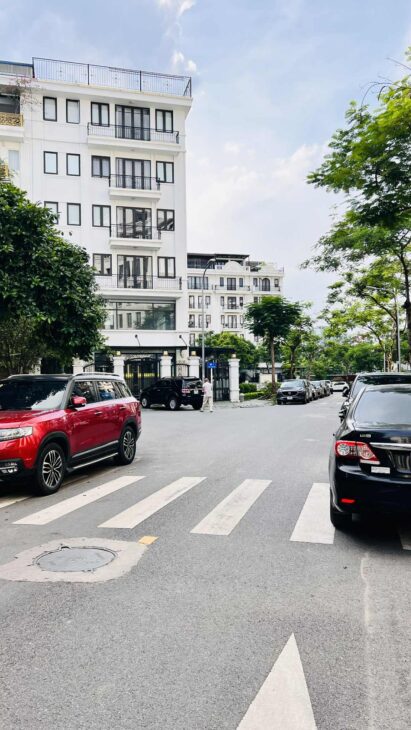 Liền kề Lâm Hạ- bệnh viện Tâm Anh, 114m x 6 tầng, mặt tiền 20m, vỉa hè, ôtô dừng đỗ, kinh doanh