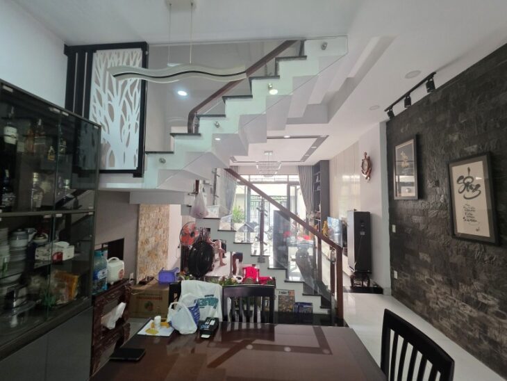 Bán nhà mặt phố Q.2, 90m², 4 tầng, 11.65 tỷ, sổ hồng