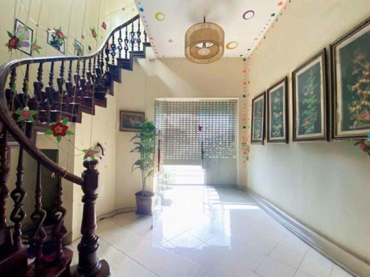bán nhà mặt hồ Ngọc Lâm, 64m, mặt tiền 5.2m, ôtô đỗ cửa, gần đường Hồng Tiến kéo dài