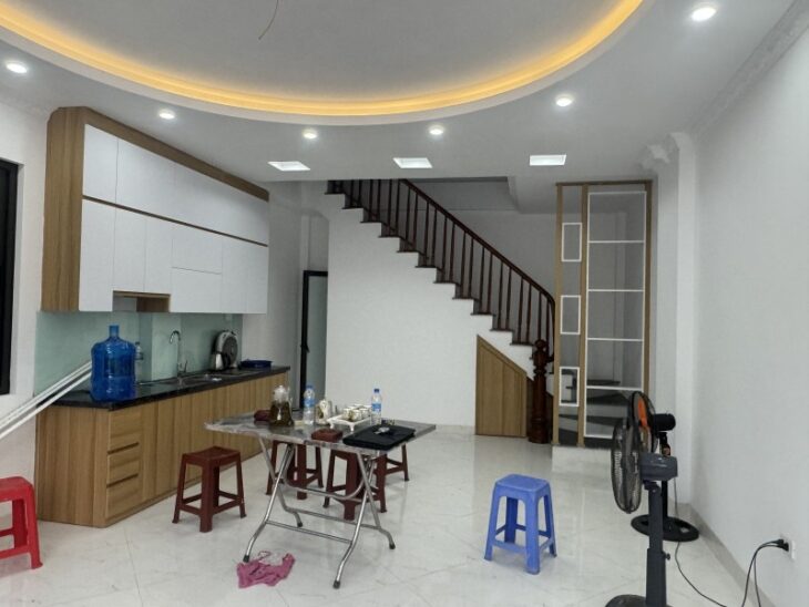 NHÀ MỚI ĐẸP 5 TẦNG – LÔ GÓC – SỔ VUÔNG ĐẸP – GẦN Ô TÔ – THÔNG KHU KĐT HINDO ROYAL P