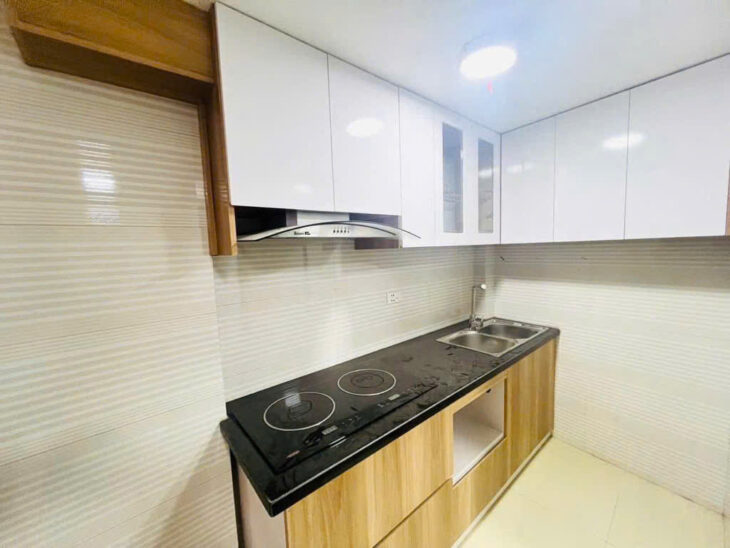 BÁn nhà đẹp Ngọc Lâm- oto tải 10m- 30m- 5 tầng- 6 tỷỷ (thương lượng)