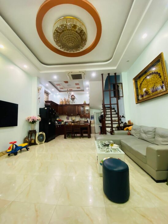 BÁN NHÀ CẦU GIẤY -LÔ GÓC – MẶT NGÕ KINH DAONH – ÔT Ô ĐỐ CỬA