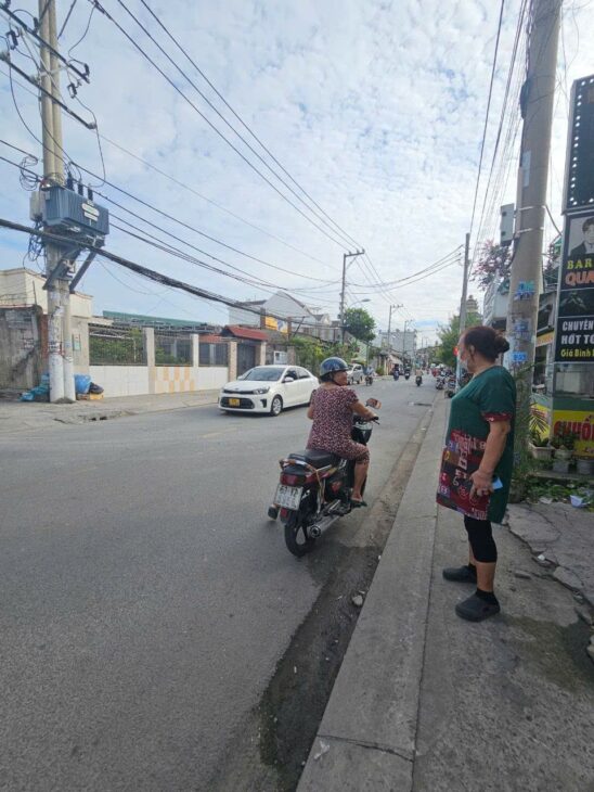 Cho thuê nhà mặt tiền Cây Keo, P. Tam Phú, 4x13m, 1 trệt, 1 lầu, 1pn,1wc,12tr