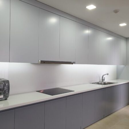 Chủ nước ngoài cần bán căn 2 ngủ rộng dt 75m2, các phòng đều view hồ điều hòa, tầng trung tòa C3 –