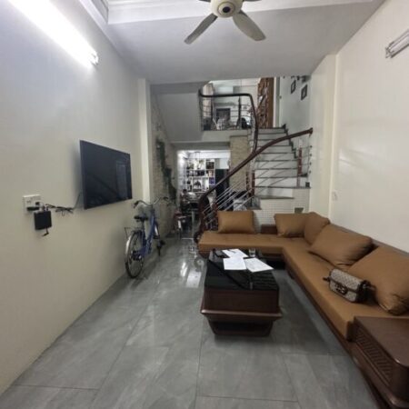 Bán Đất tặng nhà Ngọc Lâm 65m mặt tiền 4,6m 3 tầng đủ công năng -nhỉnh 5 tỷ (thương lượng)