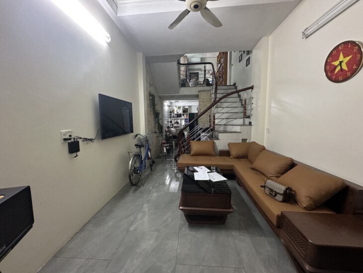 Bán Đất tặng nhà Ngọc Lâm 65m mặt tiền 4,6m 3 tầng đủ công năng -nhỉnh 5 tỷ (thương lượng)