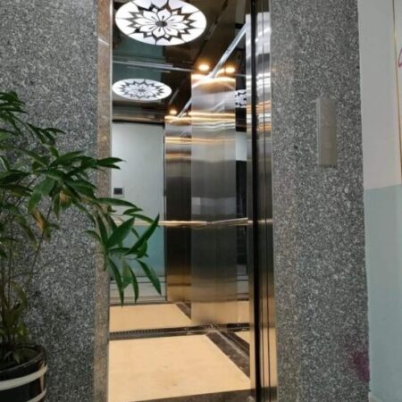 Nhà tôi cho thuê nhà hai cửa đi, mới, Phố Hoàng Cầu, 97m2x 4T vỉa hè 30 Tr