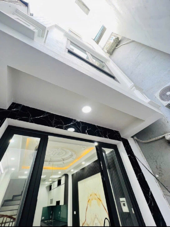 TT HUYỆN THANH TRÌ, DÂN XÂY NHÀ MỚI KÍNH KOONG 6 TẦNG 35 m2 CHỈ HƠN 4 TỶ.