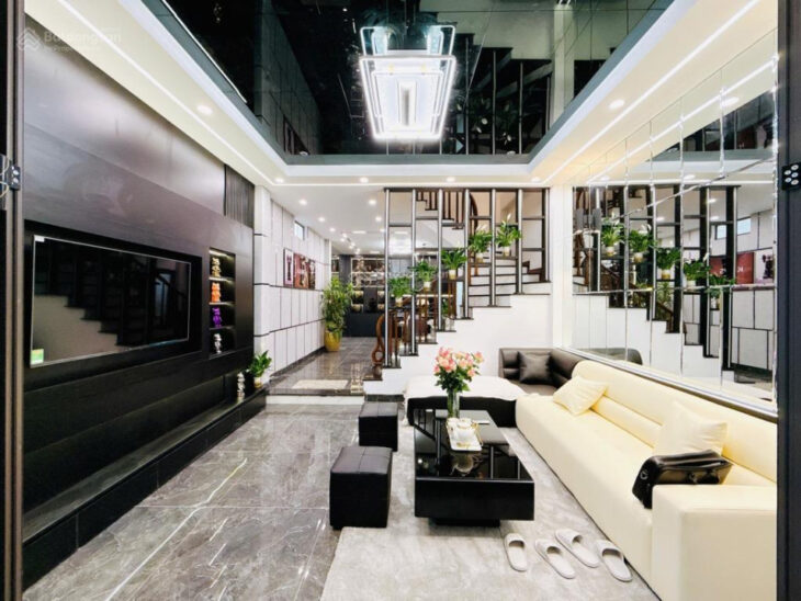 Nhà Kim Giang, diện tích 55m2 x 5 tầng, cực đẹp, mới, giá chỉ 7.7 tỷ, ngõ oto