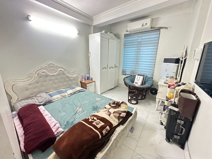 Bán Đất tặng nhà Ngọc Lâm 65m mặt tiền 4,6m 3 tầng đủ công năng -nhỉnh 5 tỷ (thương lượng)