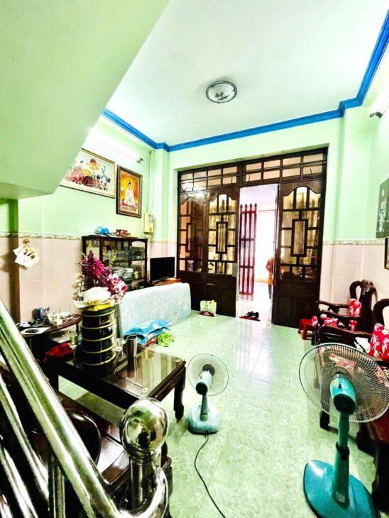 Chỉ 5.59 TỶ TL! Bán Nhà 4 Tầng – HẺM XE HƠI – Ngay CV Làng Hoa – Lê Văn Thọ!