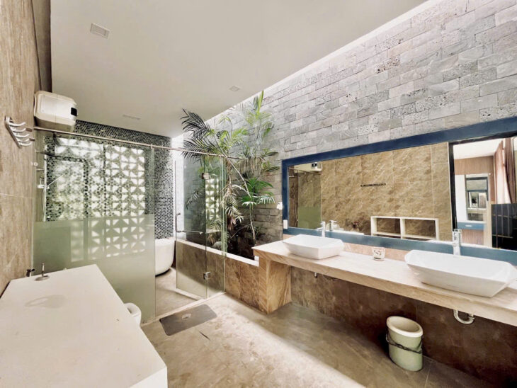Cho thuê biệt thự mặt tiền gần Chợ Đầm, phường Vạn Thạnh, Tp Nha Trang (Có Gara Xe hơi)