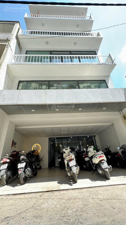 Toà nhà văn phòng đẹp, thang máy HXH Huỳnh Văn Bánh, Phú Nhuận. 420m2 sàn, giá 21,3 tỷ