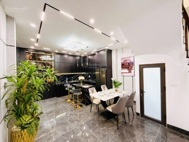 Nhà Kim Giang, diện tích 55m2 x 5 tầng, cực đẹp, mới, giá chỉ 7.7 tỷ, ngõ oto