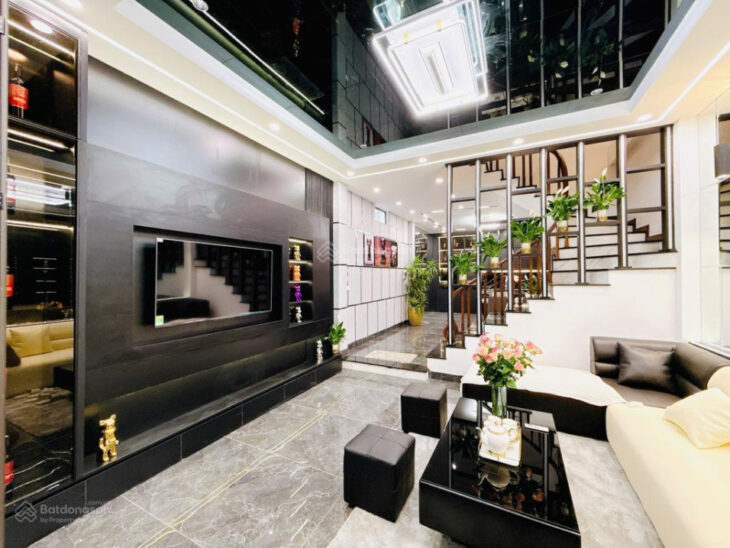 Nhà Kim Giang, diện tích 55m2 x 5 tầng, cực đẹp, mới, giá chỉ 7.7 tỷ, ngõ oto