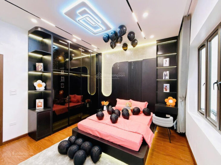 Nhà Kim Giang, diện tích 55m2 x 5 tầng, cực đẹp, mới, giá chỉ 7.7 tỷ, ngõ oto