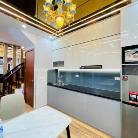 BÁN NHÀ TRẦN QUỐC VƯỢNG – 3 THOÁNG Diện Tích 31m2 5 tầng mặt tiền 3m Giá 8 tỷ