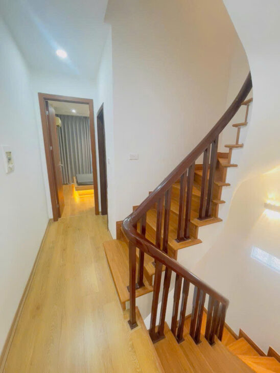 BÁN NHÀ TRẦN QUỐC VƯỢNG – 3 THOÁNG Diện Tích 31m2 5 tầng mặt tiền 3m Giá 8 tỷ