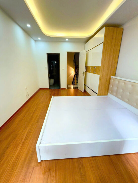 NHÀ DƯƠNG QUẢNG HÀM Ở LUÔN, NGÕ BA GÁC 31m2 5 tầng mặt tiền 3.3m Giá 9.6 tỷ