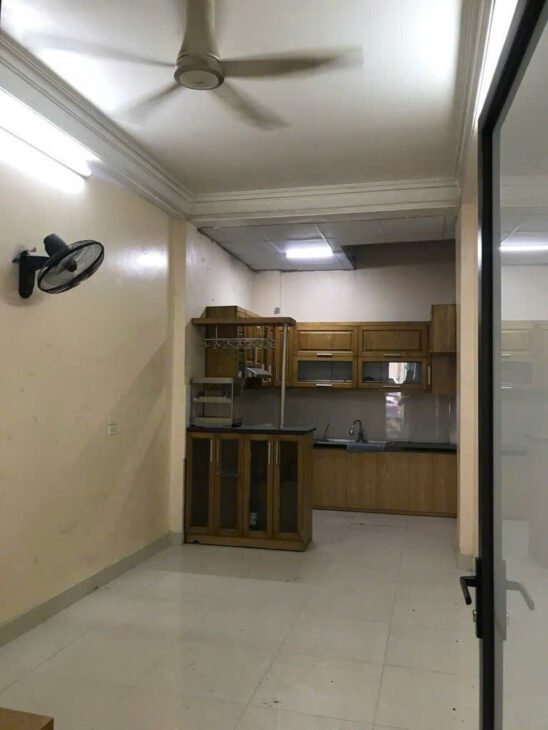 NHÀ DÂN XÂY- 2 THOÁNG- Ô TÔ 46 CHỖ ĐỖ CỬA- TIỆN ÍCH NGẬP TRÀN- CHO THUÊ VĂN PHÒNG- Ở ĐỀU SƯỚNG